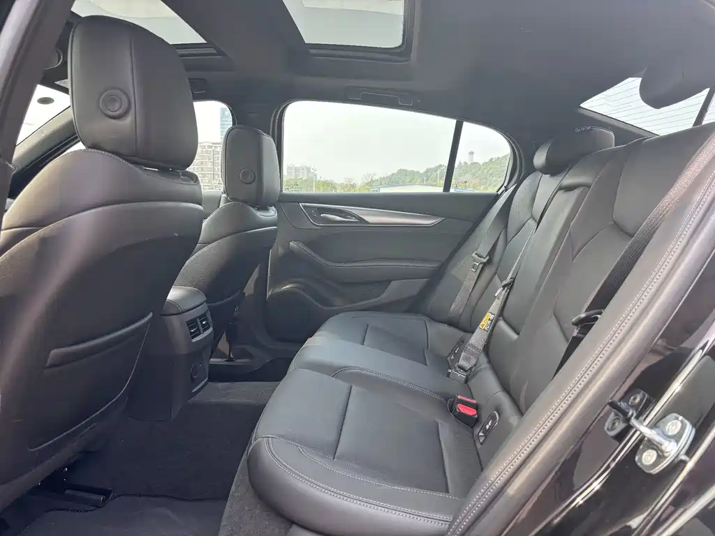 Cadillac CT5 — миниатюра 6