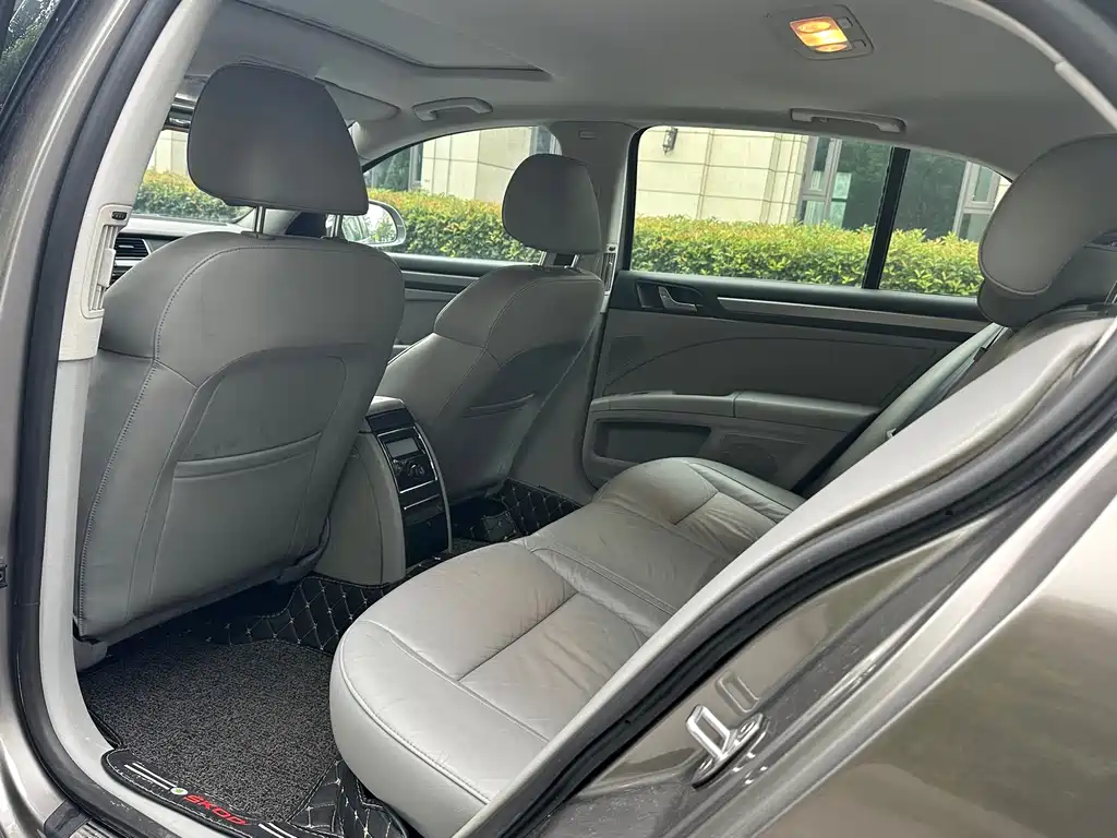Skoda Superb — миниатюра 9