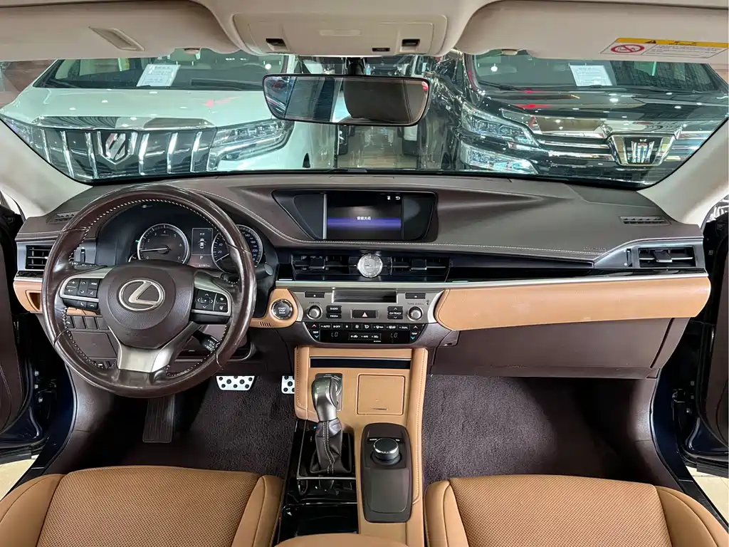 Lexus ES — миниатюра 15