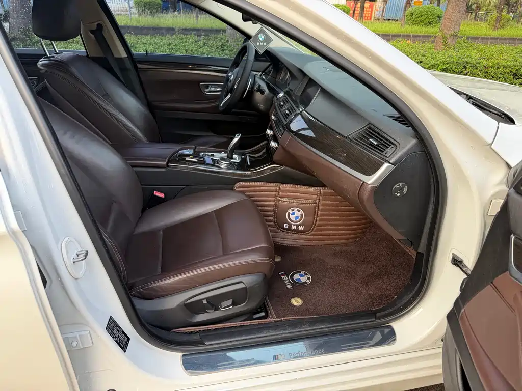 BMW 5 Series — миниатюра 11