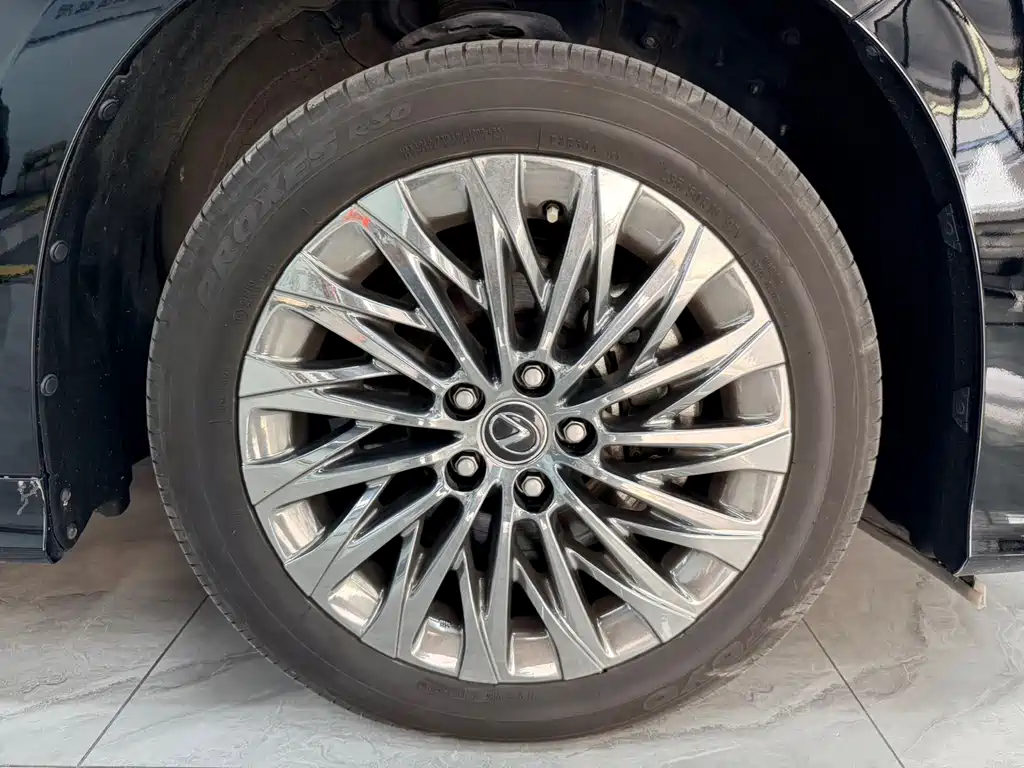 Lexus LM — миниатюра 12
