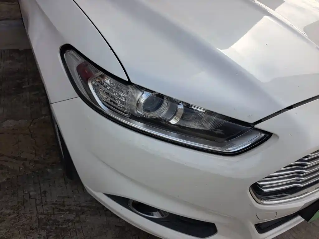 Ford Mondeo — миниатюра 7
