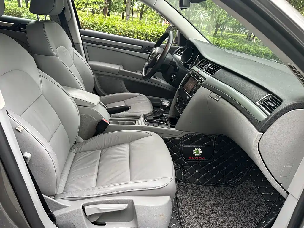Skoda Superb — миниатюра 10