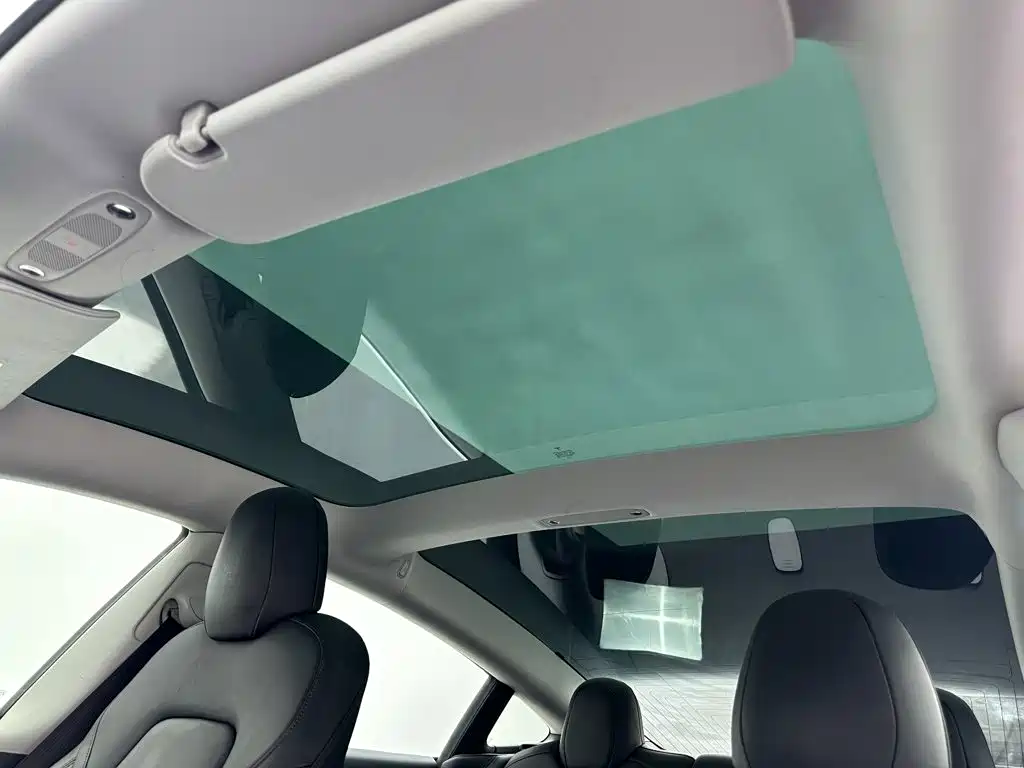 Tesla Model 3 — миниатюра 13