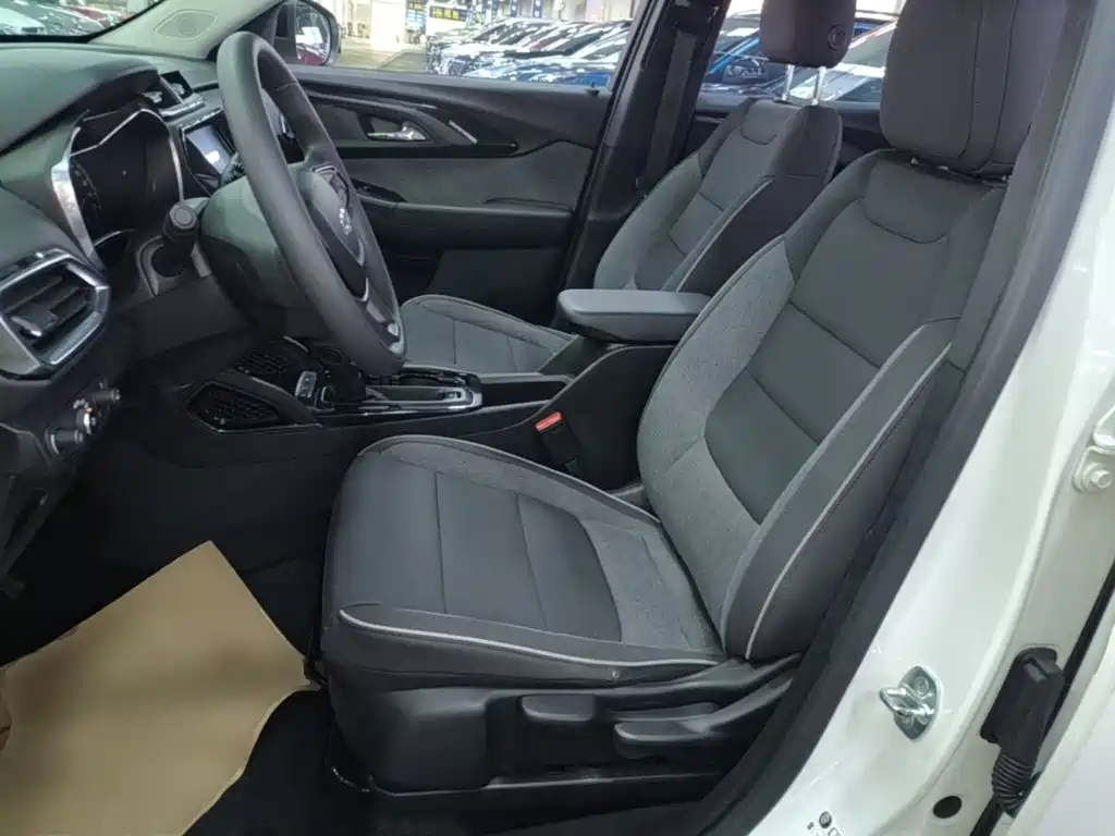 Chevrolet Tracker — миниатюра 15