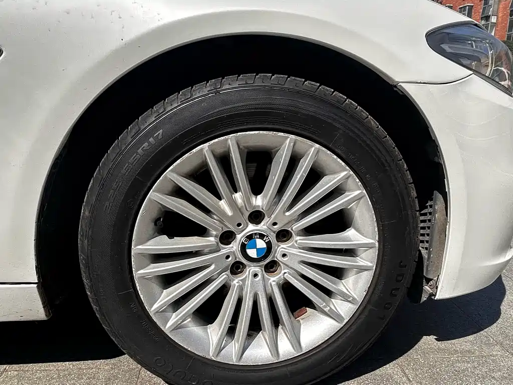 BMW 5 Series — миниатюра 19