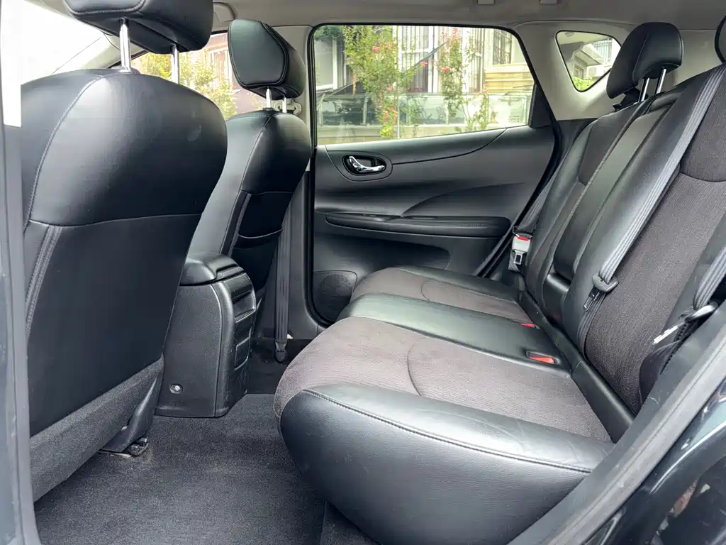 Nissan Tiida — миниатюра 14