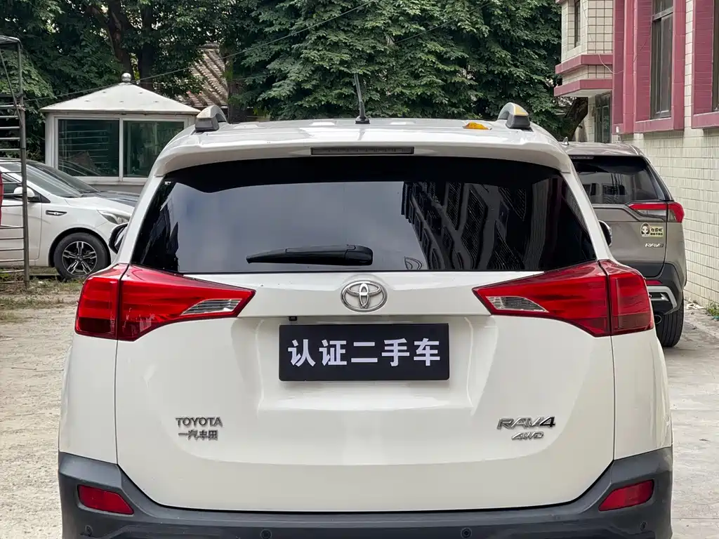 Toyota RAV4 — миниатюра 8