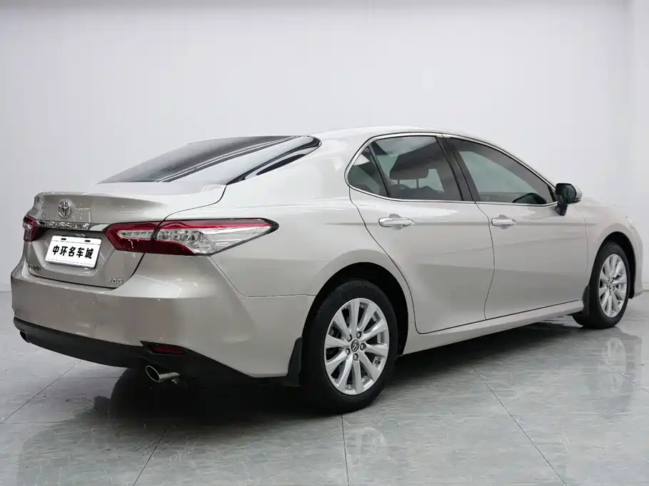 Toyota Camry — миниатюра 17