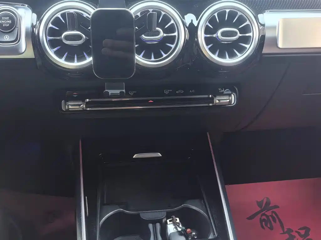 Mercedes-Benz GLB — миниатюра 12