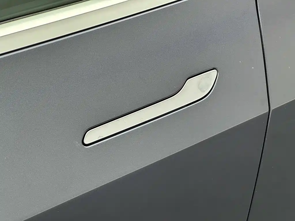 Tesla Model 3 — миниатюра 27