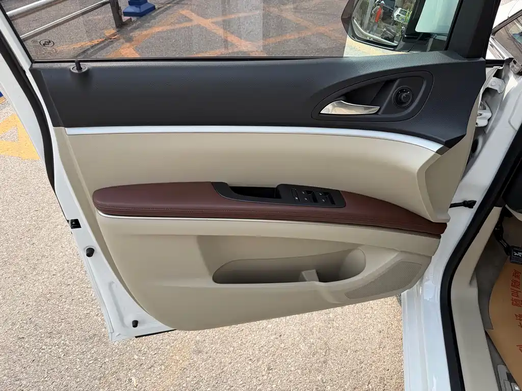 Buick GL8 — миниатюра 10