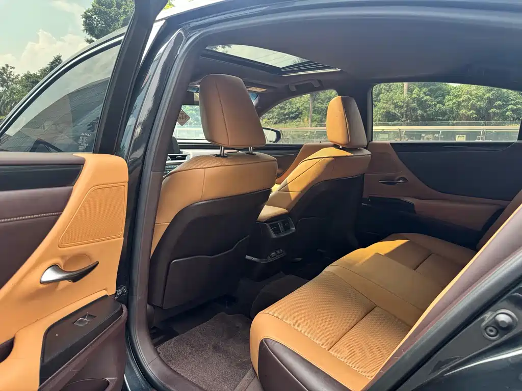 Lexus ES — миниатюра 9