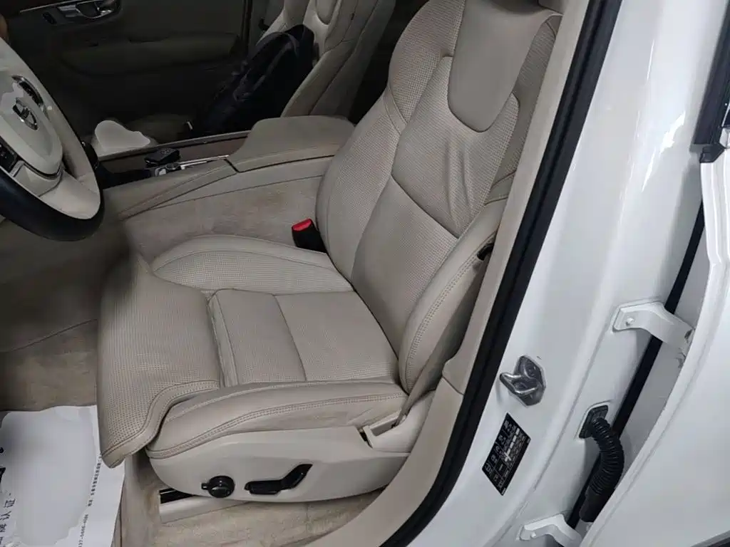 Volvo XC90 — миниатюра 15