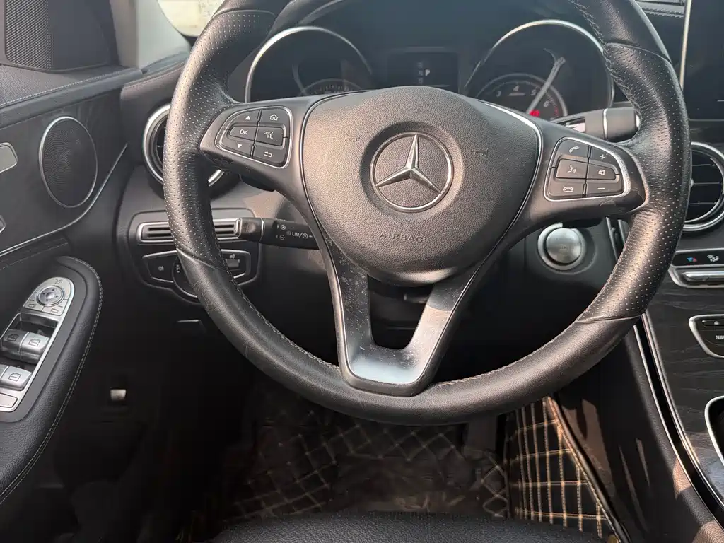 Mercedes-Benz C-Class — миниатюра 7