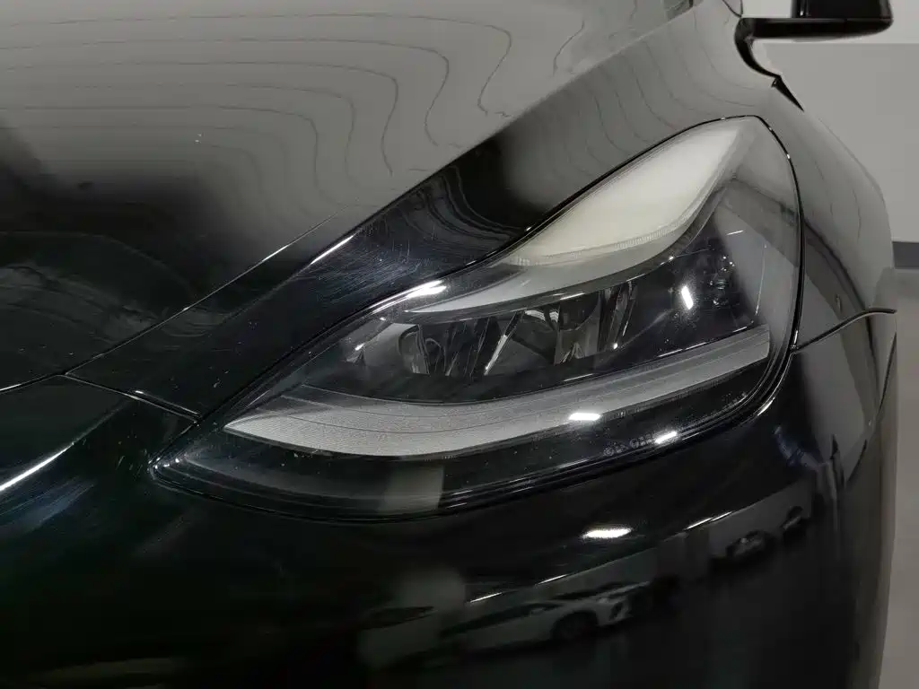 Tesla Model Y — миниатюра 7
