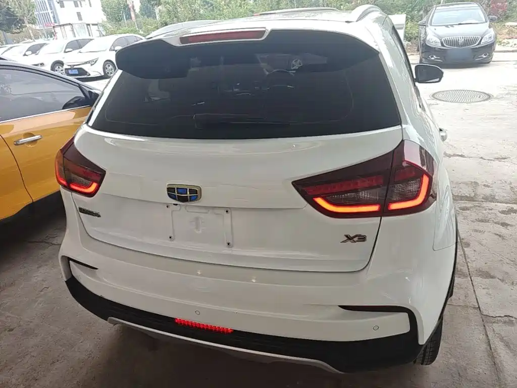 Geely Vision X3 — миниатюра 6