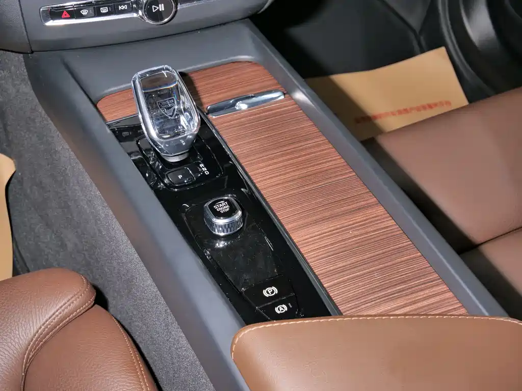 VOLVO XC60 PLUG IN HYBRID