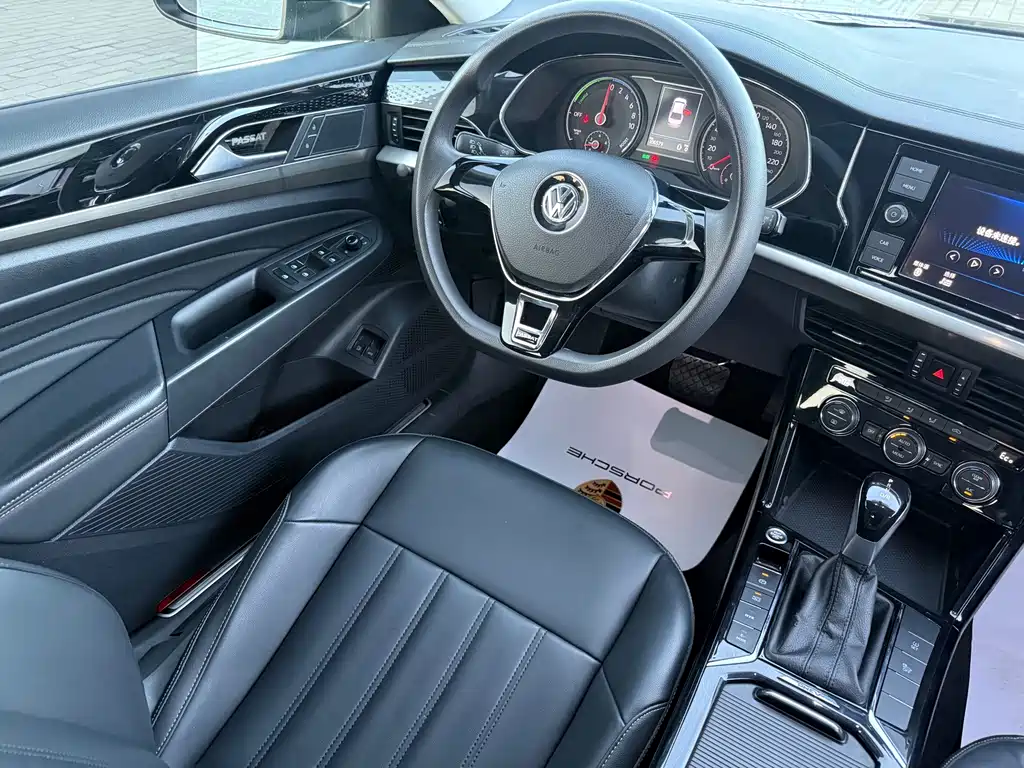Volkswagen Passat PHEV — миниатюра 15