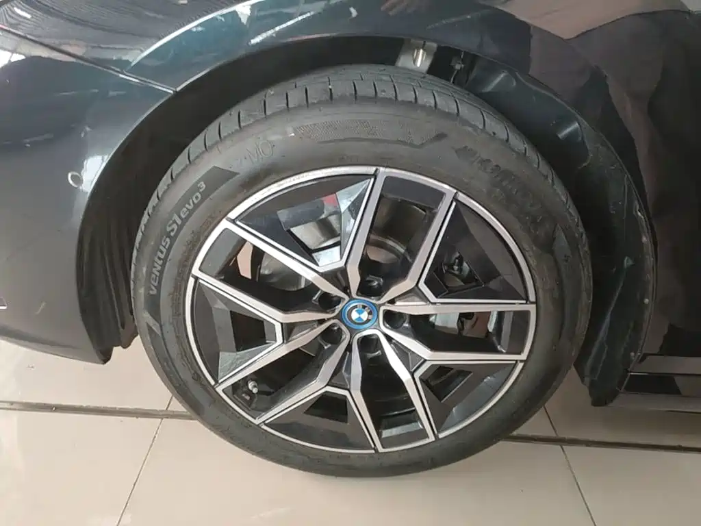 BMW i5 — миниатюра 23