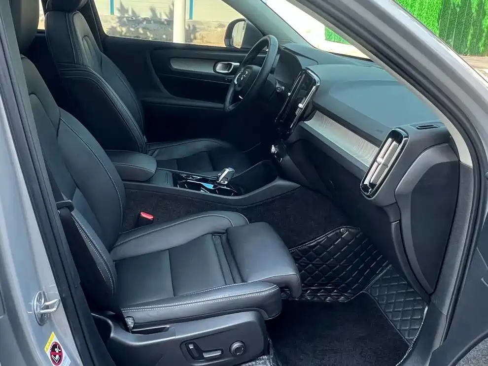 Volvo XC40 — миниатюра 4