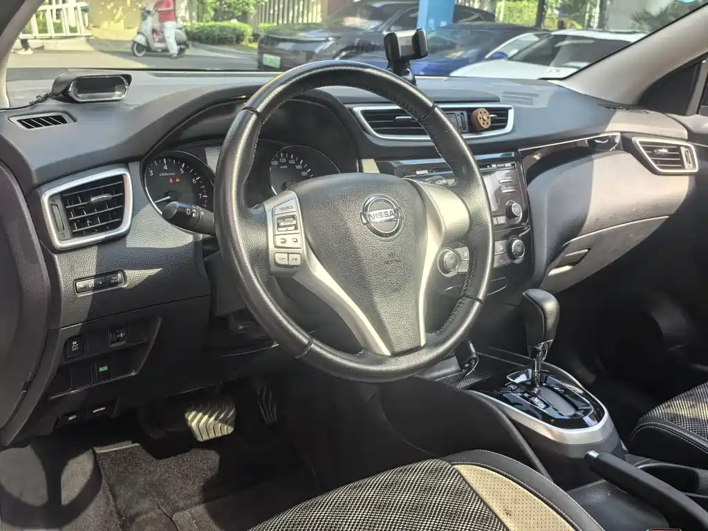 Nissan Qashqai — миниатюра 16