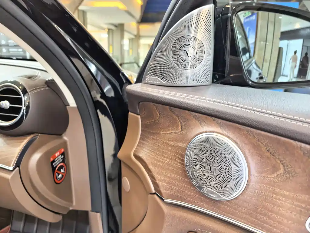 Mercedes-Benz E-Class — миниатюра 17