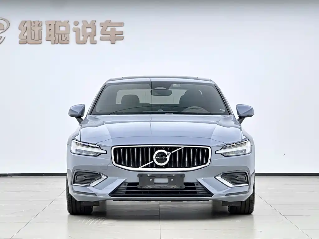 Volvo S60 2023 B4 Luxury