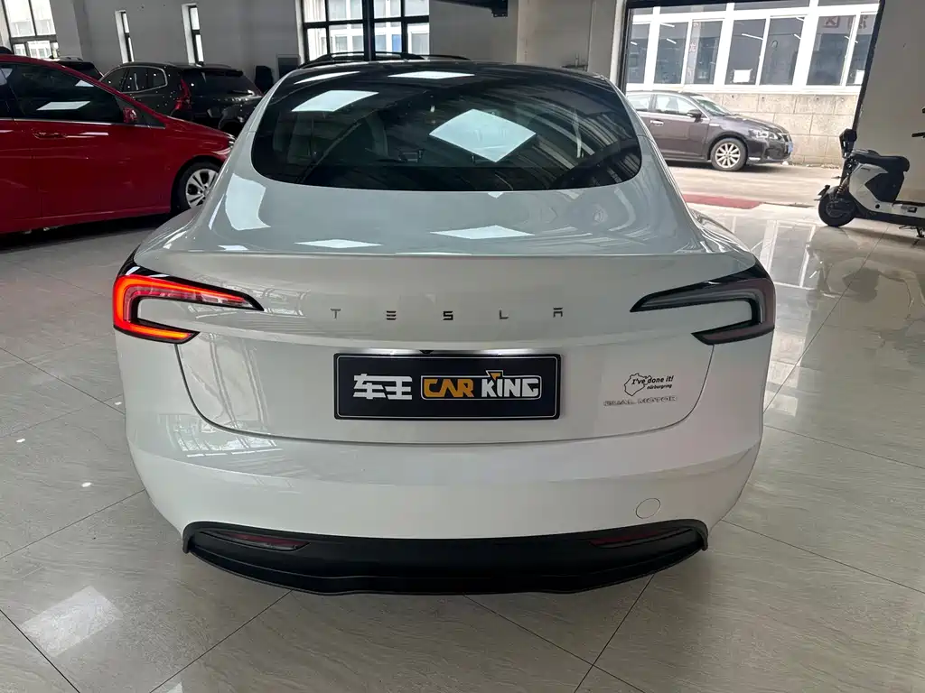 Tesla Model 3 — миниатюра 9