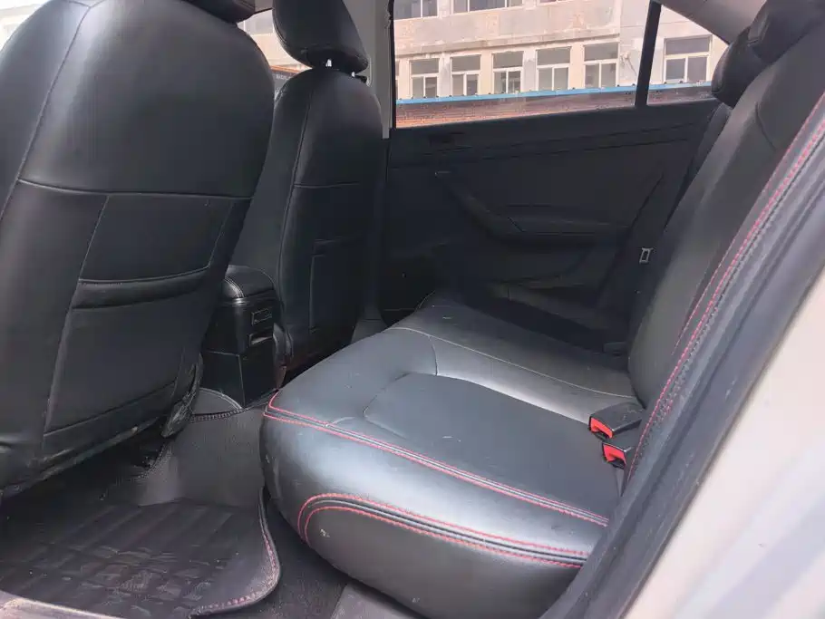 Volkswagen Santana — миниатюра 11