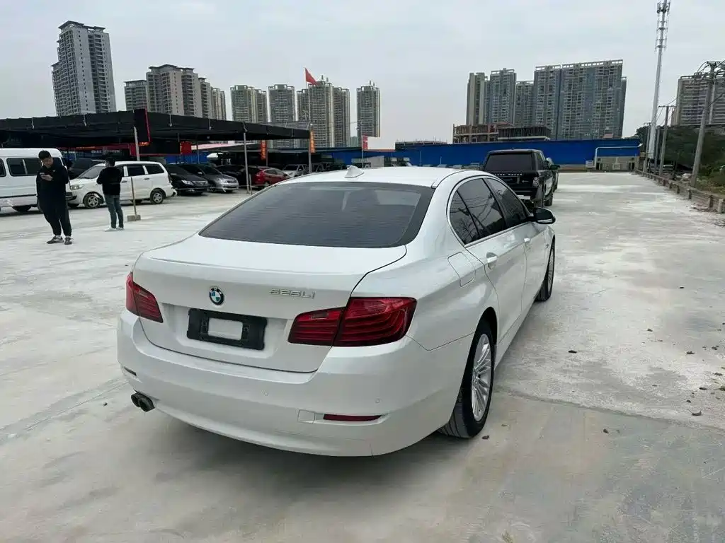 BMW 5 Series — миниатюра 9
