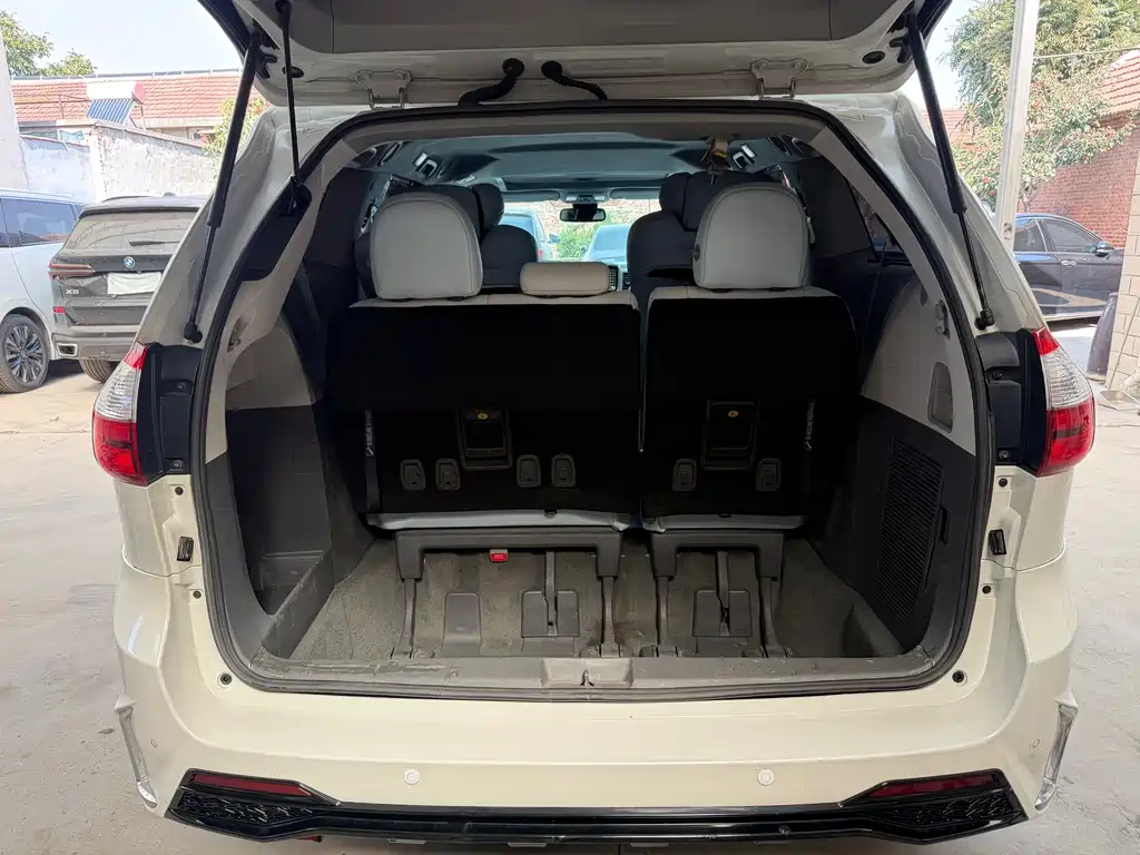 Toyota Sienna — миниатюра 16