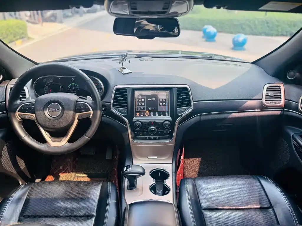 Jeep Grand Cherokee (Import) — миниатюра 8