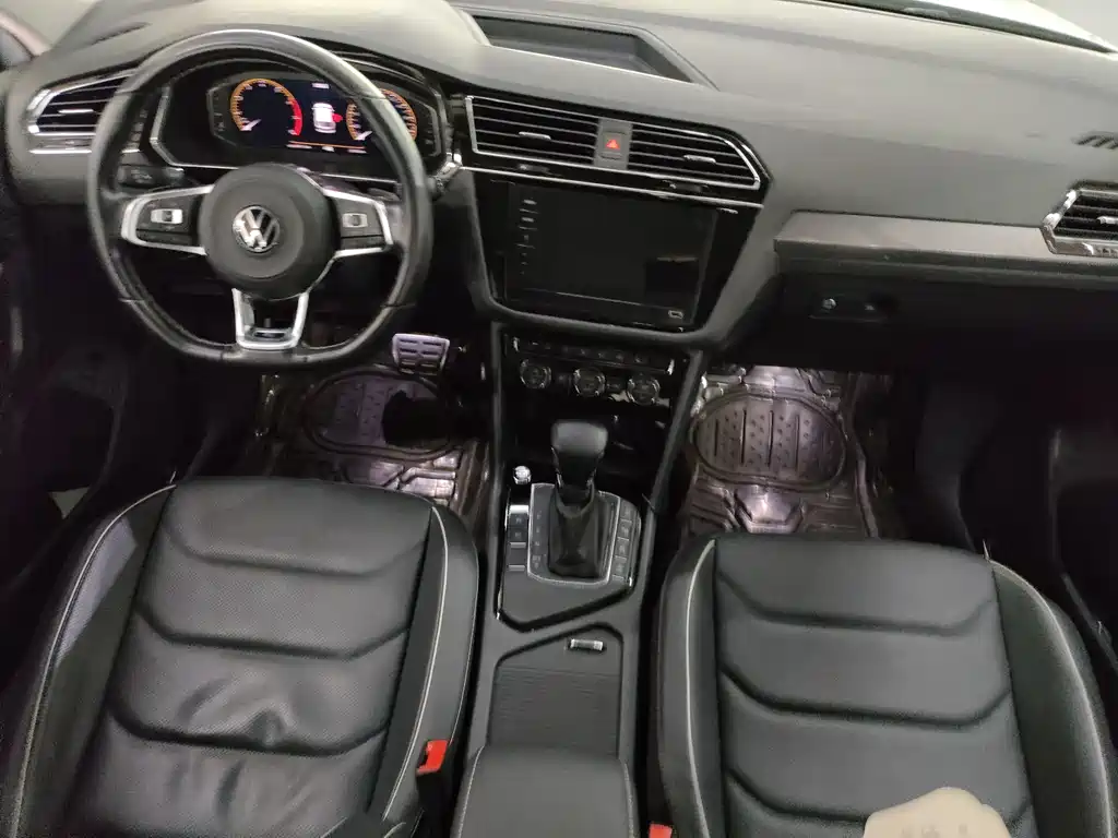 Volkswagen Tiguan L — миниатюра 12