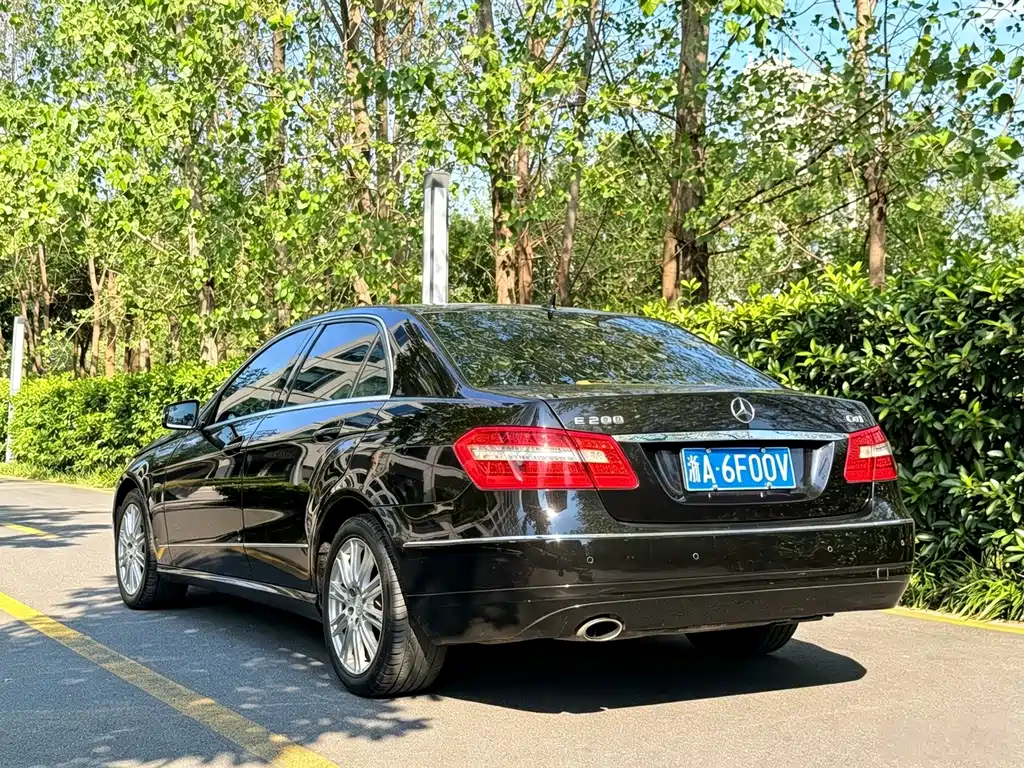 Mercedes-Benz E-Class (Import) — миниатюра 9