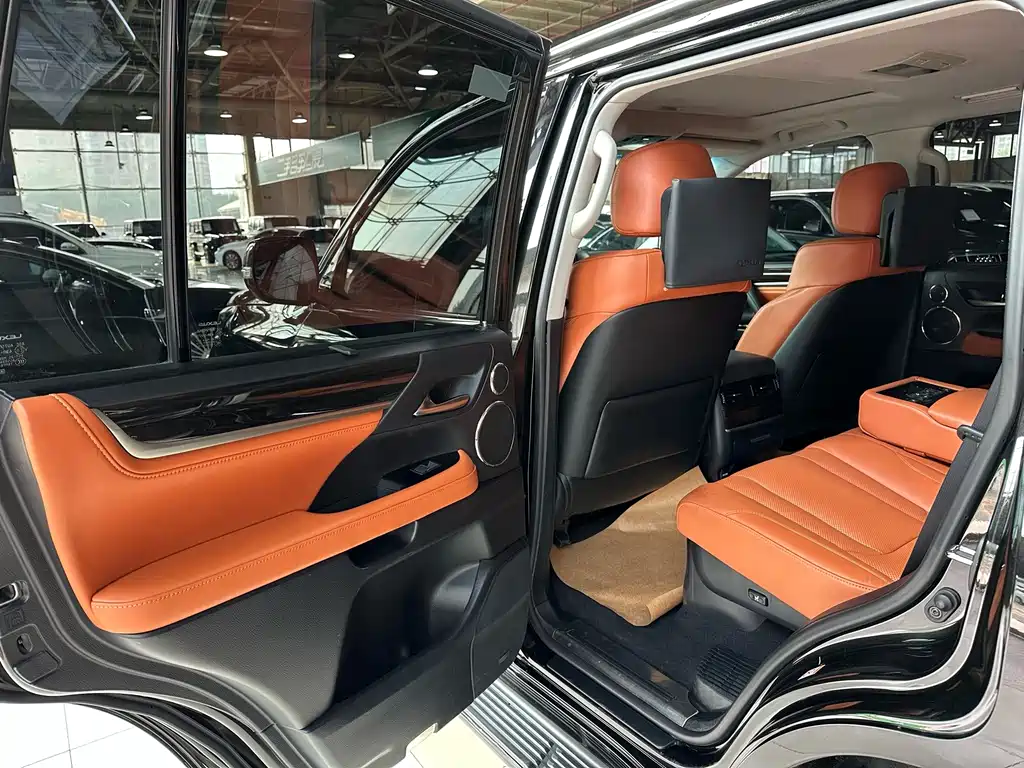 Lexus LX — миниатюра 14