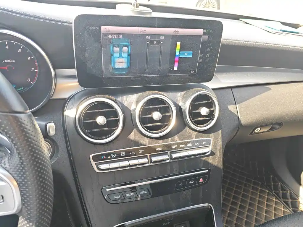 Mercedes-Benz C-Class — миниатюра 6
