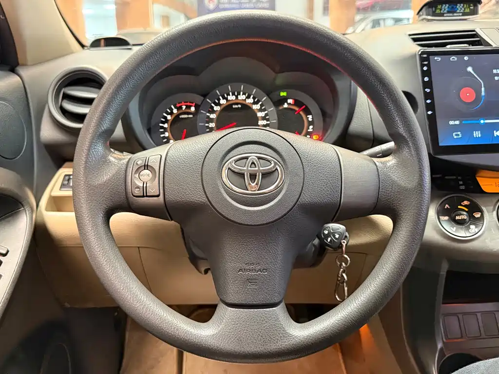 Toyota RAV4 — миниатюра 12