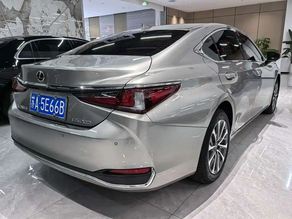 Lexus ES — миниатюра 2