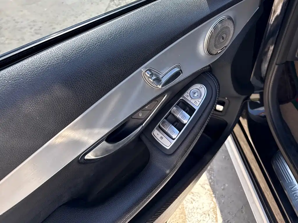 Mercedes-Benz C-Class — миниатюра 12