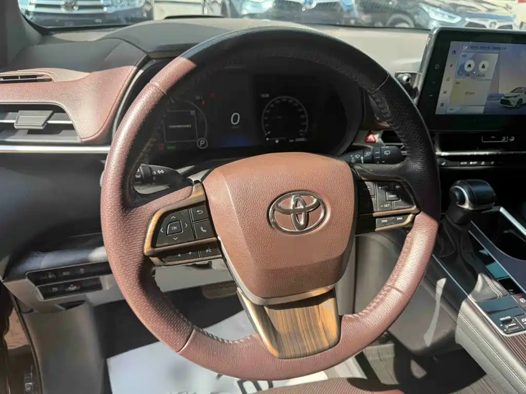 Toyota Granvia — миниатюра 15