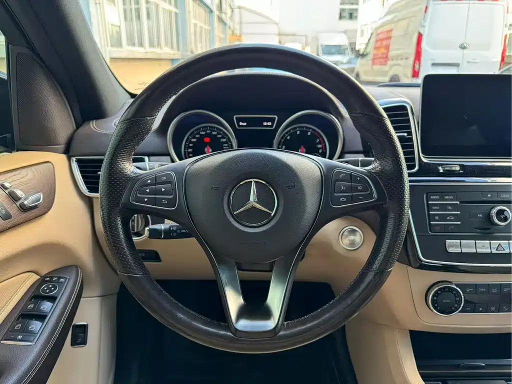 Mercedes-Benz GLE (Import) — миниатюра 7