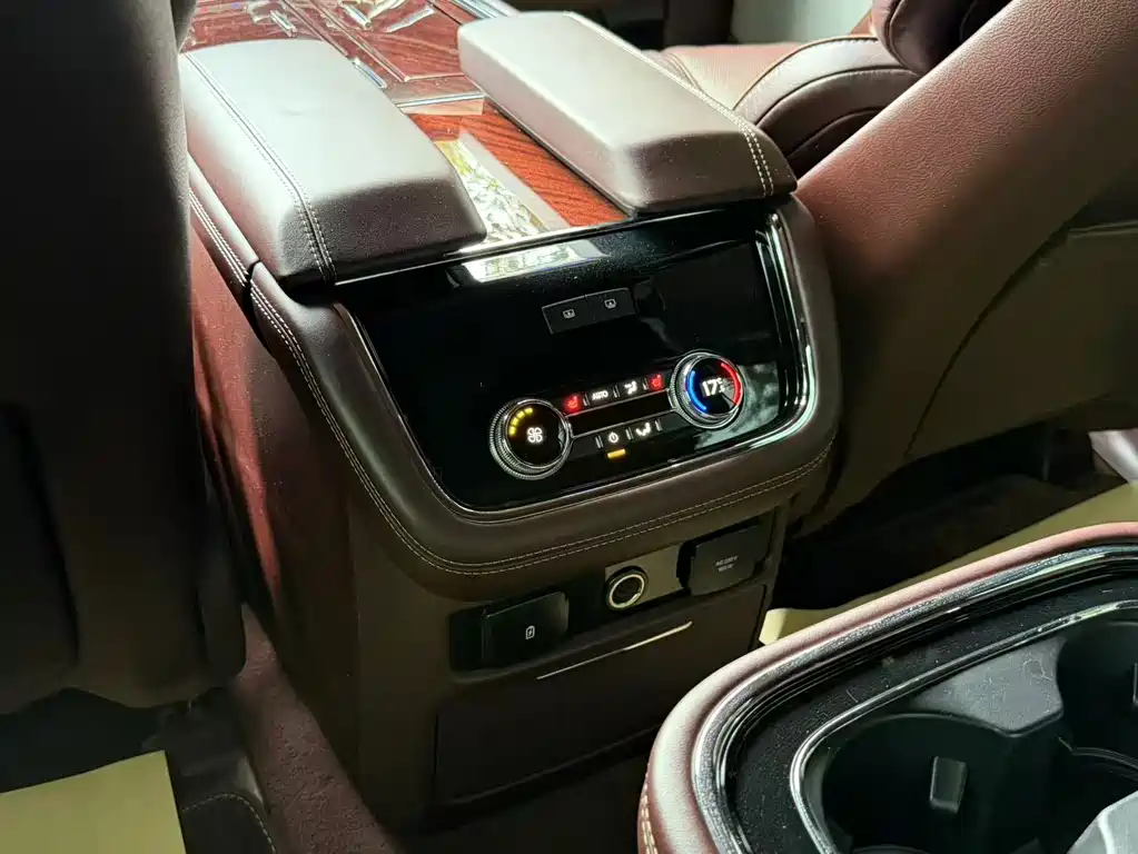 Lincoln Navigator — миниатюра 26