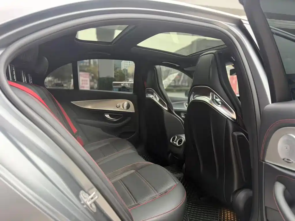 Mercedes-Benz E-Class AMG — миниатюра 11
