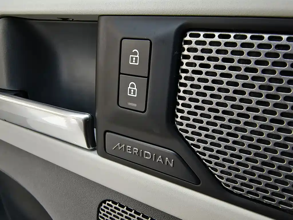 Land Rover Defender — миниатюра 16