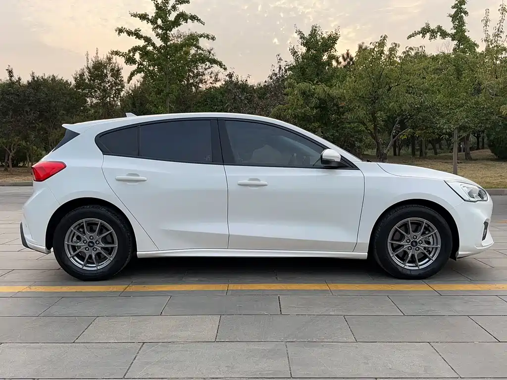 Ford Focus — миниатюра 8