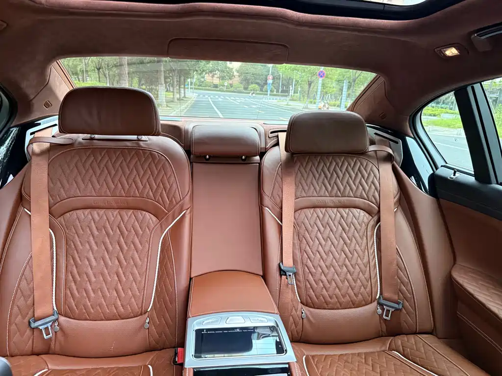 BMW 7 Series — миниатюра 20