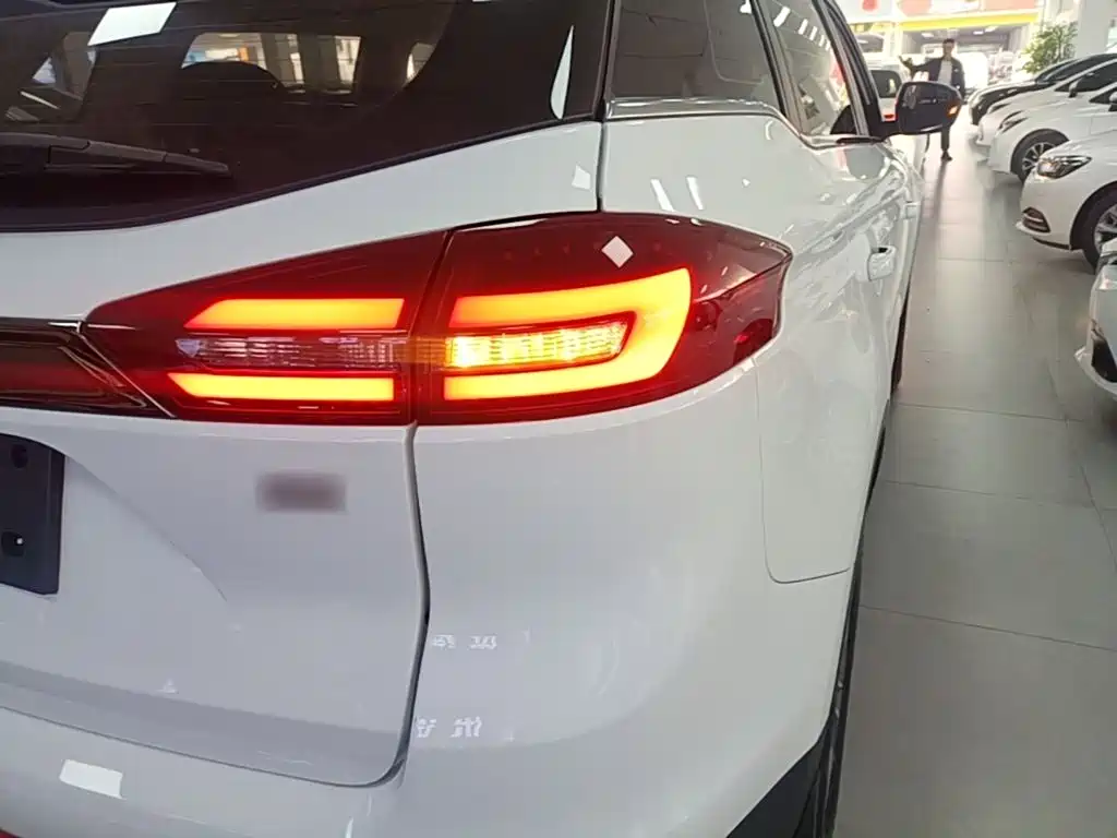 Geely Boyue — миниатюра 8