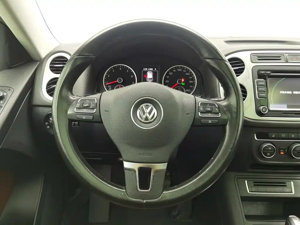 Volkswagen Tiguan — миниатюра 11