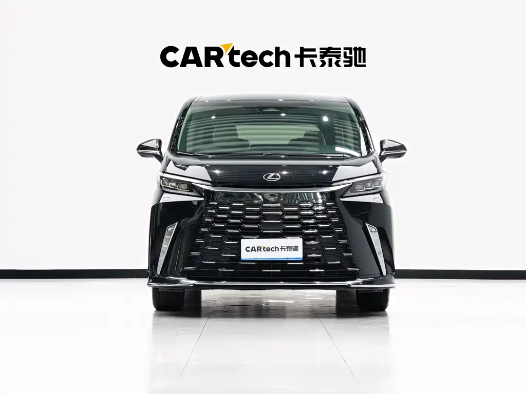 Lexus LM 2023 500h мест